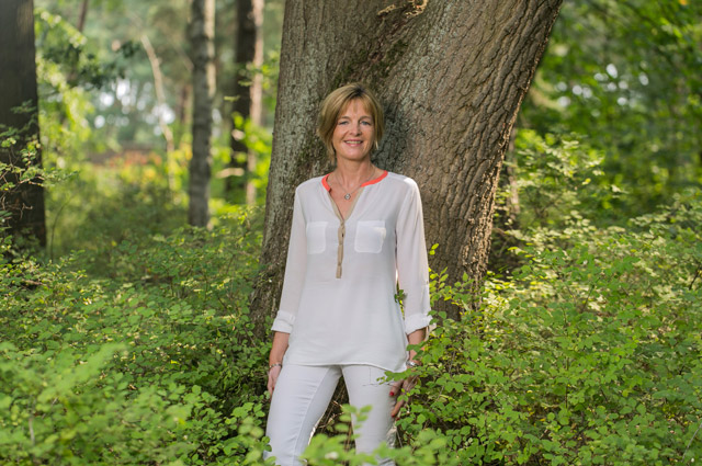 Kathrin Martens im Garten vom Landhaus Teuteberg in Bad Bevensen